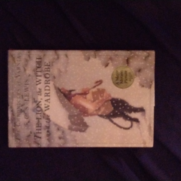 The Chronicles of Narnia lion the witch and the wardrobe book by cw Lewis - Picture 1 of 6